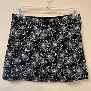 Tranquility by Colorado Clothing Like New Black and White Skort